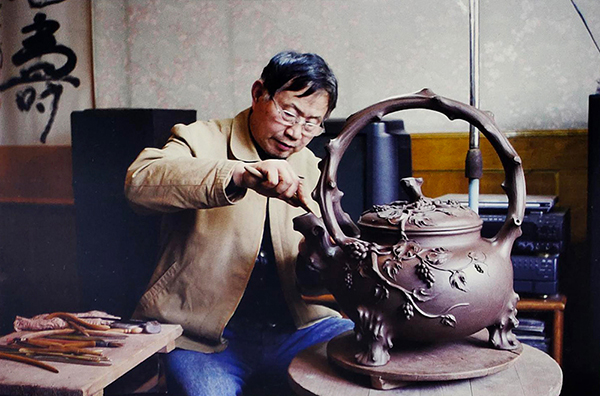 范洪泉制作大型花器紫砂壶