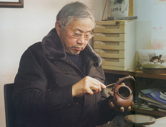 范洪泉制作紫砂花器