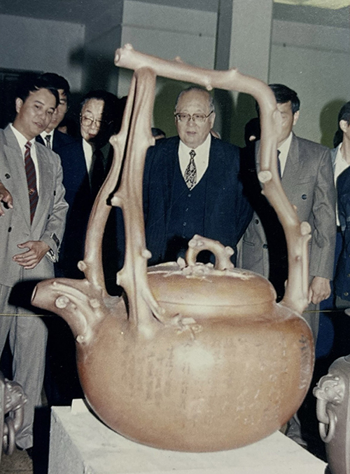 范洪泉创作的东坡提梁大壶