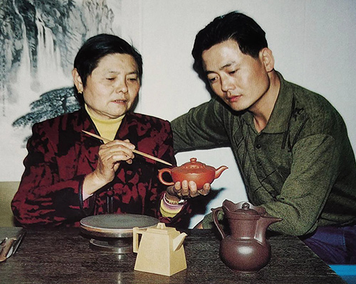 李碧芳传授陈岩壶艺 母亲李碧芳传授陈岩壶艺