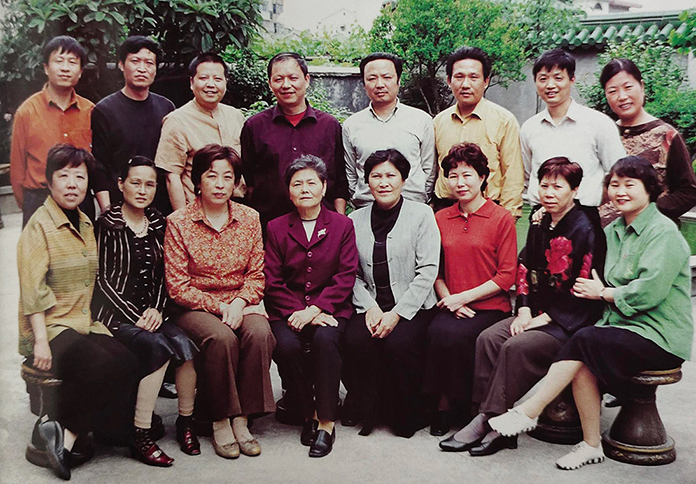 李碧芳与葛陶中、吴鸣、高湘君等师徒合影 李碧芳与葛陶中、吴鸣、高湘君等师徒合影