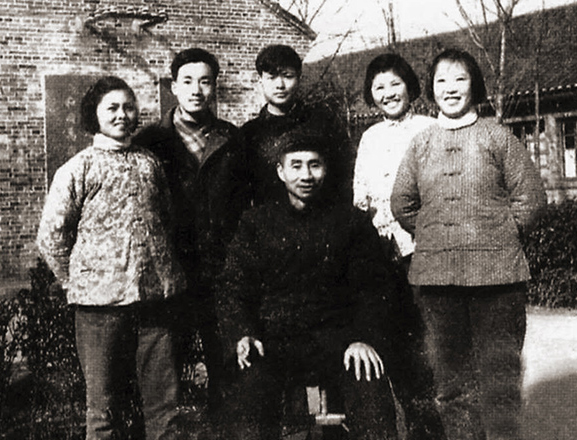 朱可心与李碧芳等师徒合影 朱可心与李碧芳等师徒合影