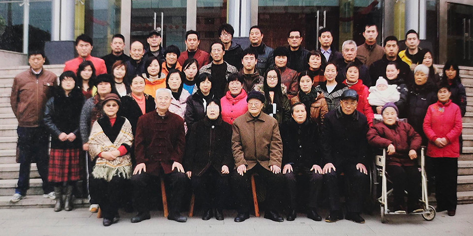 王寅春王氏壶艺传人合影 王寅春王氏壶艺传人合影