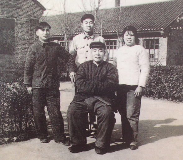 王寅春和徒弟们合影 王寅春和徒弟们合影