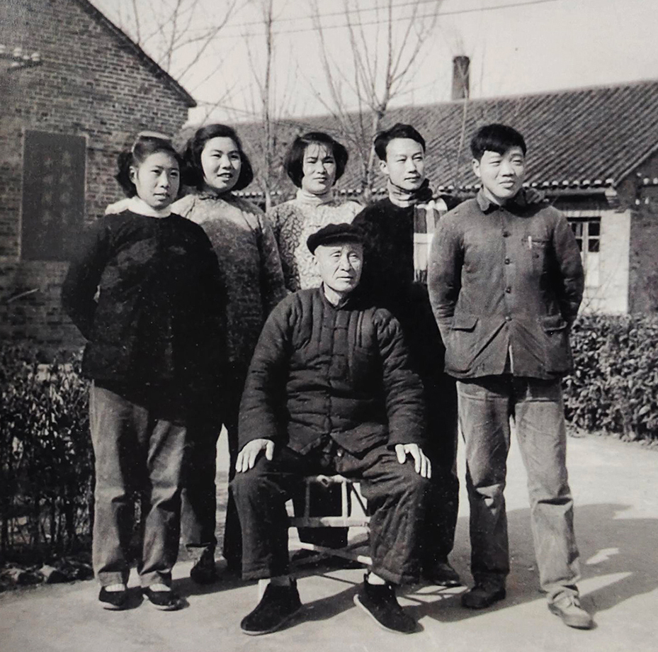 吴云根与弟子合影 吴云根与弟子合影