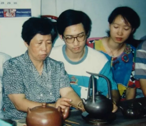 汪寅仙指点姚志泉和姚志源壶艺 汪寅仙指点姚志泉和姚志源壶艺