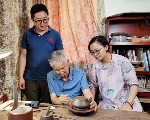 徐汉棠指点鲍骧和徐曲壶艺