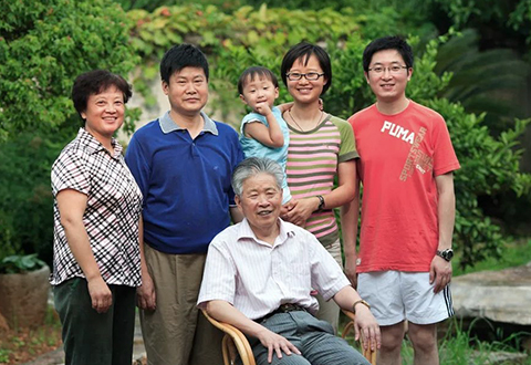 徐汉棠、徐达明夫妻、徐曲和鲍骧合影