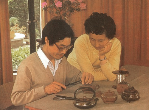 鲍仲梅与妻子施秀春合作金银丝镶嵌紫砂壶