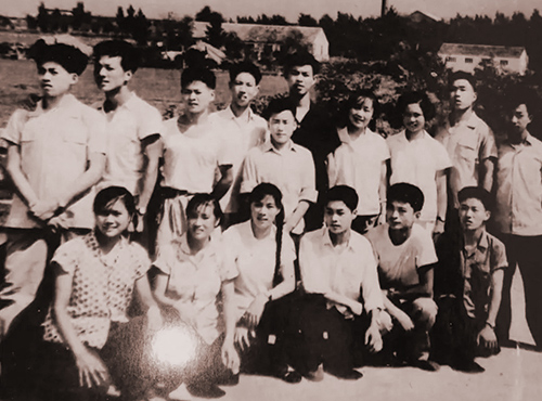 鲍仲梅和徐秀棠、沈汉生、毛国强等师兄弟合影