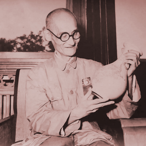 紫砂老艺人任淦庭