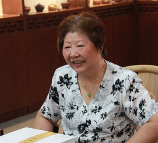 紫砂壶大师曹婉芬