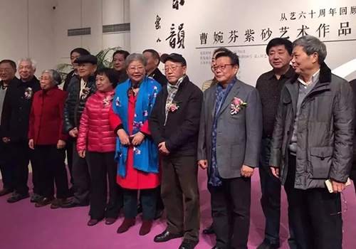 曹婉芬在作品展和汪寅仙、顾绍培、鲍志强等大师合影