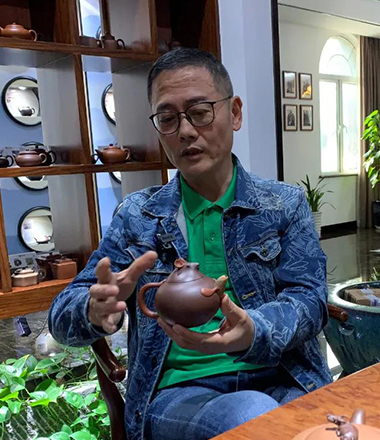 陈岩在淘壶人紫砂艺术馆讲壶