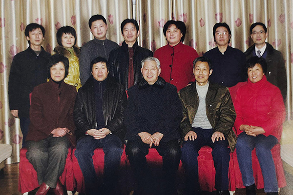 曹燕萍、储集泉、范洪泉、陈国良、恽益萍等师徒合影