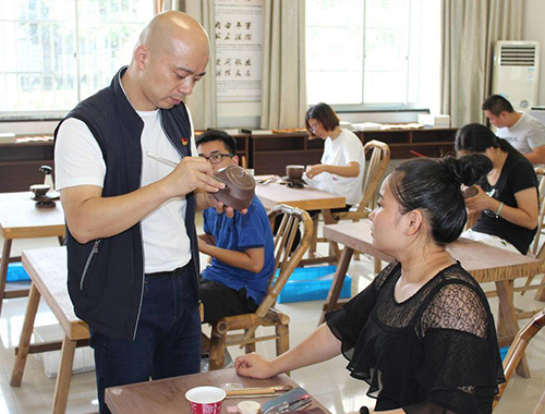 范泽锋大师指点学生壶艺