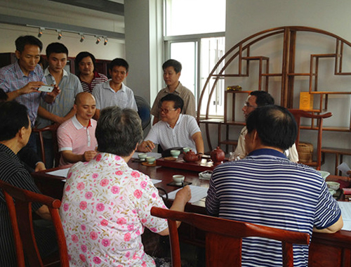 范泽锋大师主持第二届希望杯紫砂壶艺大赛评委交流会
