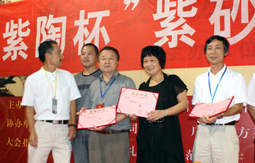 何道洪在紫砂杯陶艺评选颁奖大会现场