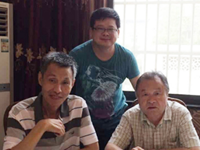 何道洪和陈国良、沈建宏合影