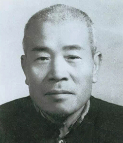 紫砂老艺人王寅春