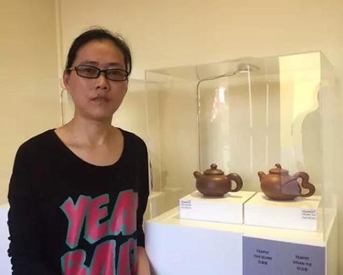 何叶在阿联酋谢赫扎耶德文化遗产节宜兴紫砂展