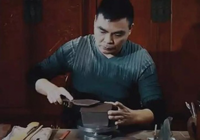 惠祥云大师在制壶