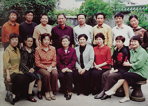 李碧芳和弟子葛陶中、吴鸣、高湘君等合影