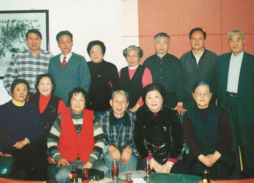 李碧芳和汪寅仙、曹婉芬、谢曼伦等合影