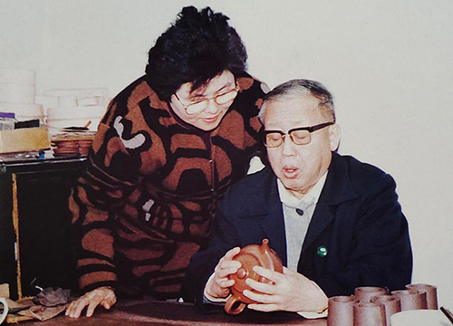 李碧芳和书画家乔木交流技艺