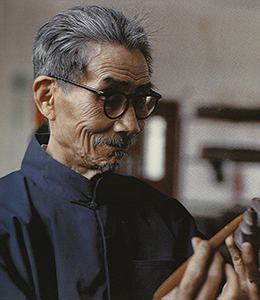 紫砂老艺人朱可心大师