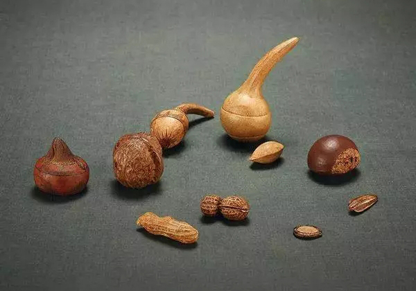 裴石民制紫砂十果品