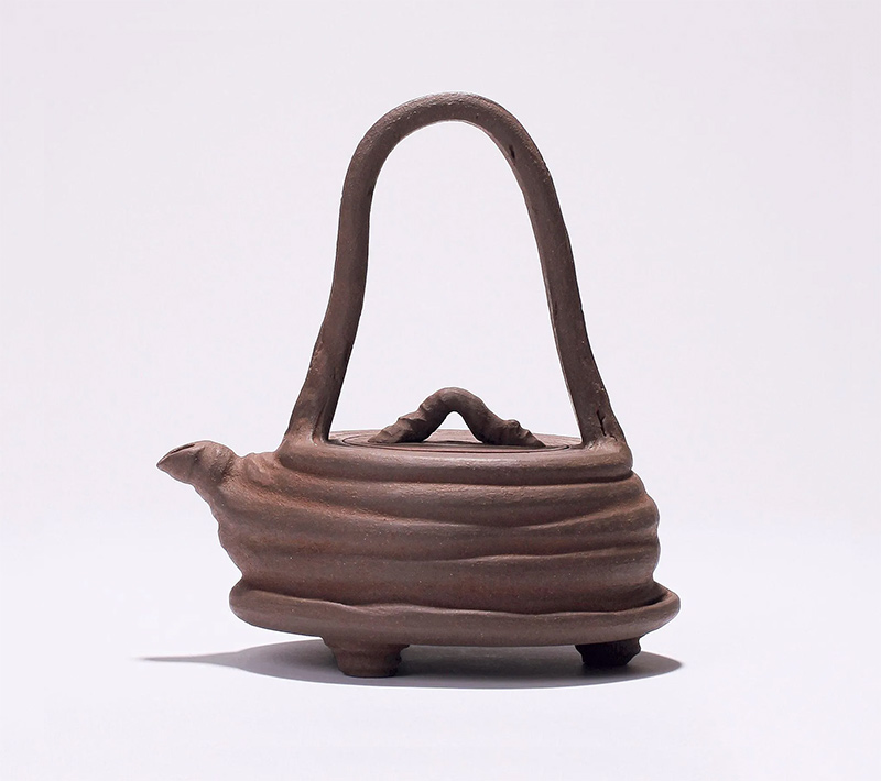 裴石民制悟奇陶圈形提梁壶