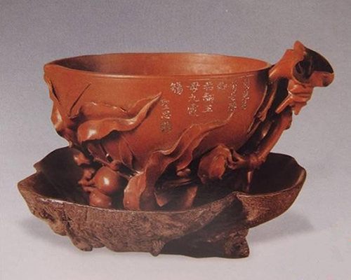 裴石民配托圣思桃杯