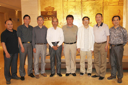 邵顺生与顾道荣、沈汉生等大师合影