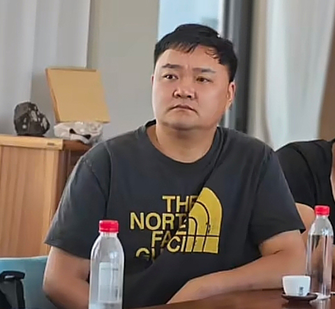 宜兴紫砂陶艺家史宝林