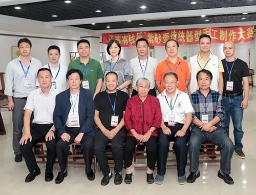 紫砂传统器型手工制作大赛评委们合影