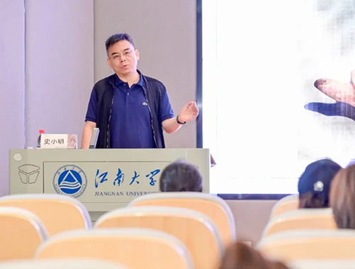 史小明大师在江南大学给学生授课