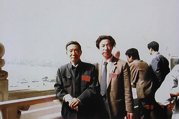 谭泉海和顾景舟大师合影
