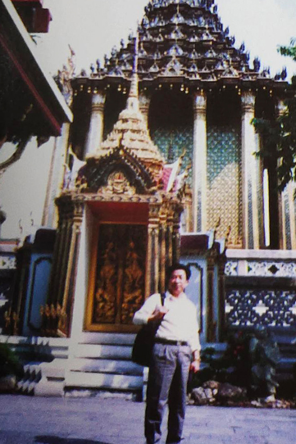 谭泉海在泰国文化交流时留影