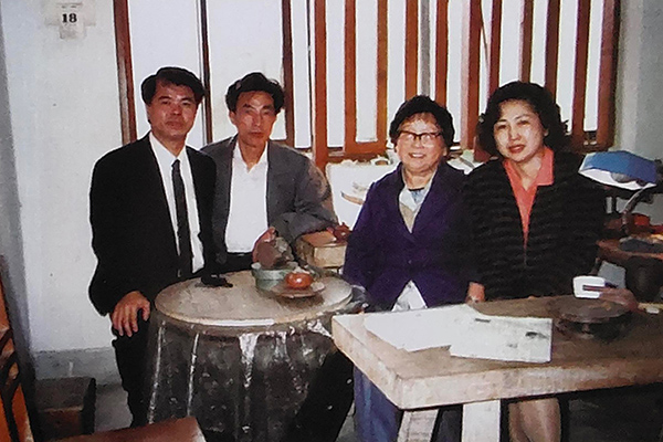 谭泉海和蒋蓉大师合影