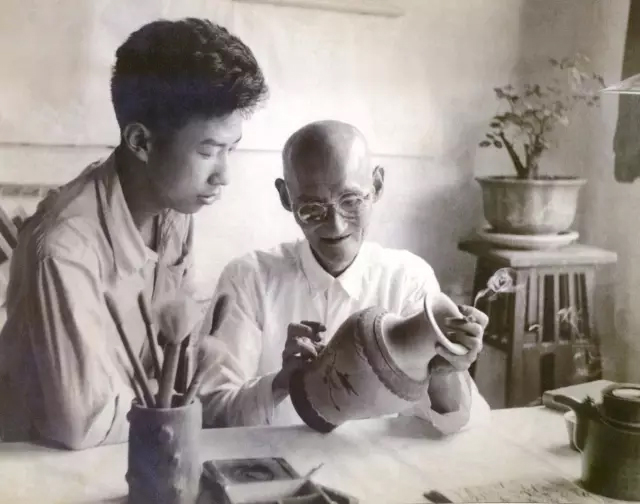 任淦庭指导谭泉海壶艺