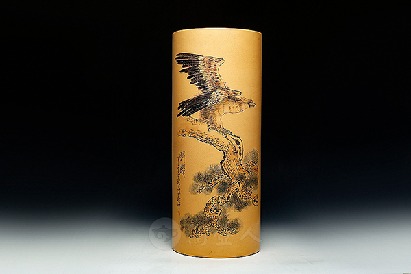 谭泉海自制陶刻长空搏击陈设紫砂壶