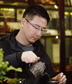 王寅春紫砂第四代嫡系传承人王康