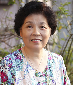 中国陶瓷艺术大师张红华