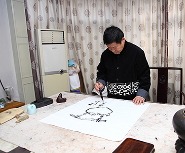 国大师徐达明在研习国画