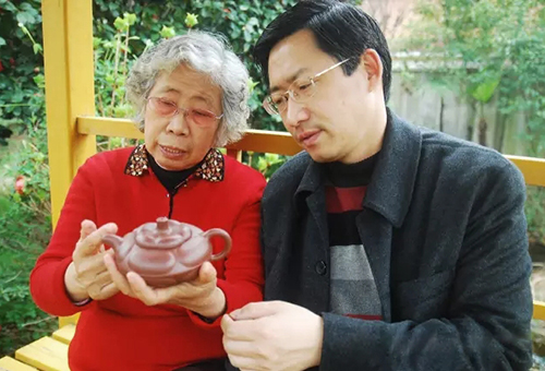 汪寅仙指点姚志源壶艺