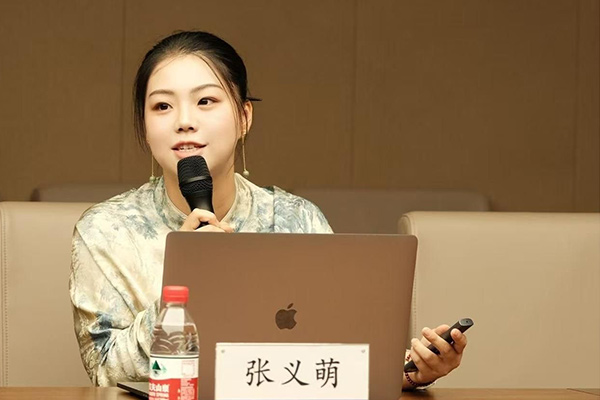 张萌萌在上海交大讲汝瓷