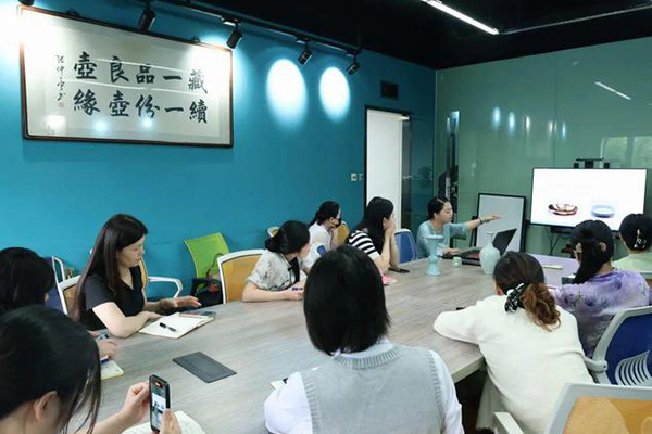 张萌萌在淘壶人艺术馆分享汝瓷之美2