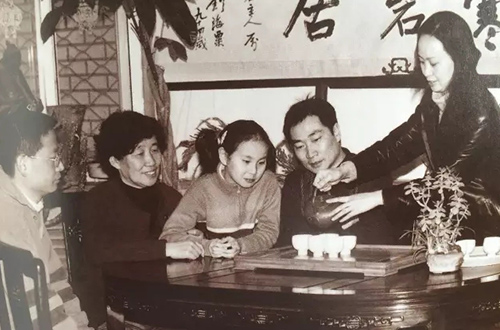 周桂珍大师与家人在一起