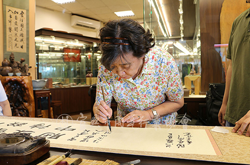 周桂珍大师题写书法